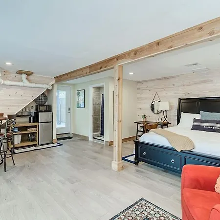 Adorable Studio Apartment Near Lake Hollingworth